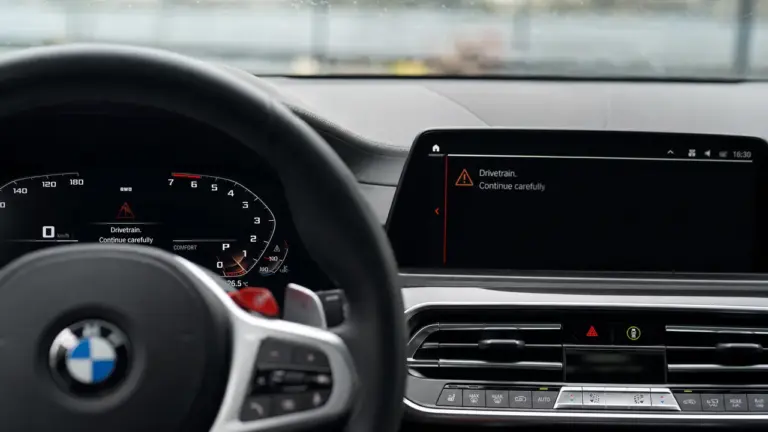 Alerte groupe propulseur BMW sur le tableau de bord