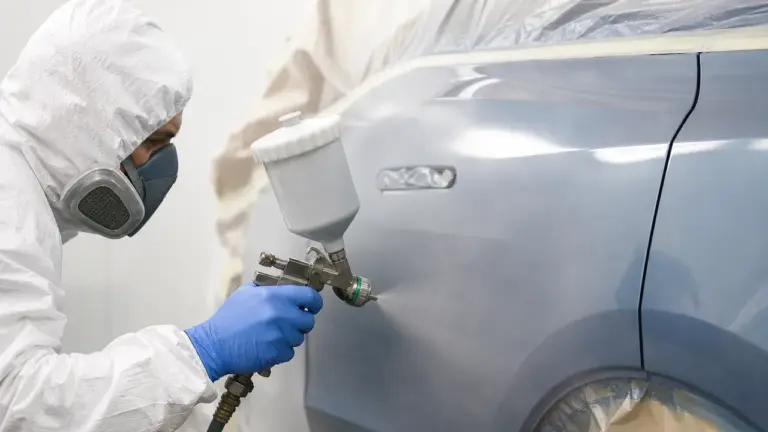 Repeindre une voiture gratuitement avec peinture de carrosserie